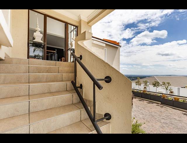 4 BEDROOM CLUSTER FOR SALE IN WATERKLOOF RIDGE